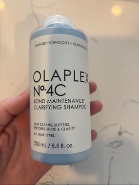 OLAPLEX No.4C Bond Maintenance Clarifying Shampoo - Blue/White